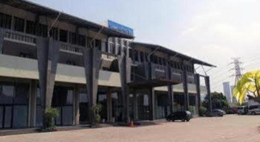 Lemo Hotel Serpong Tangerang Exterior photo