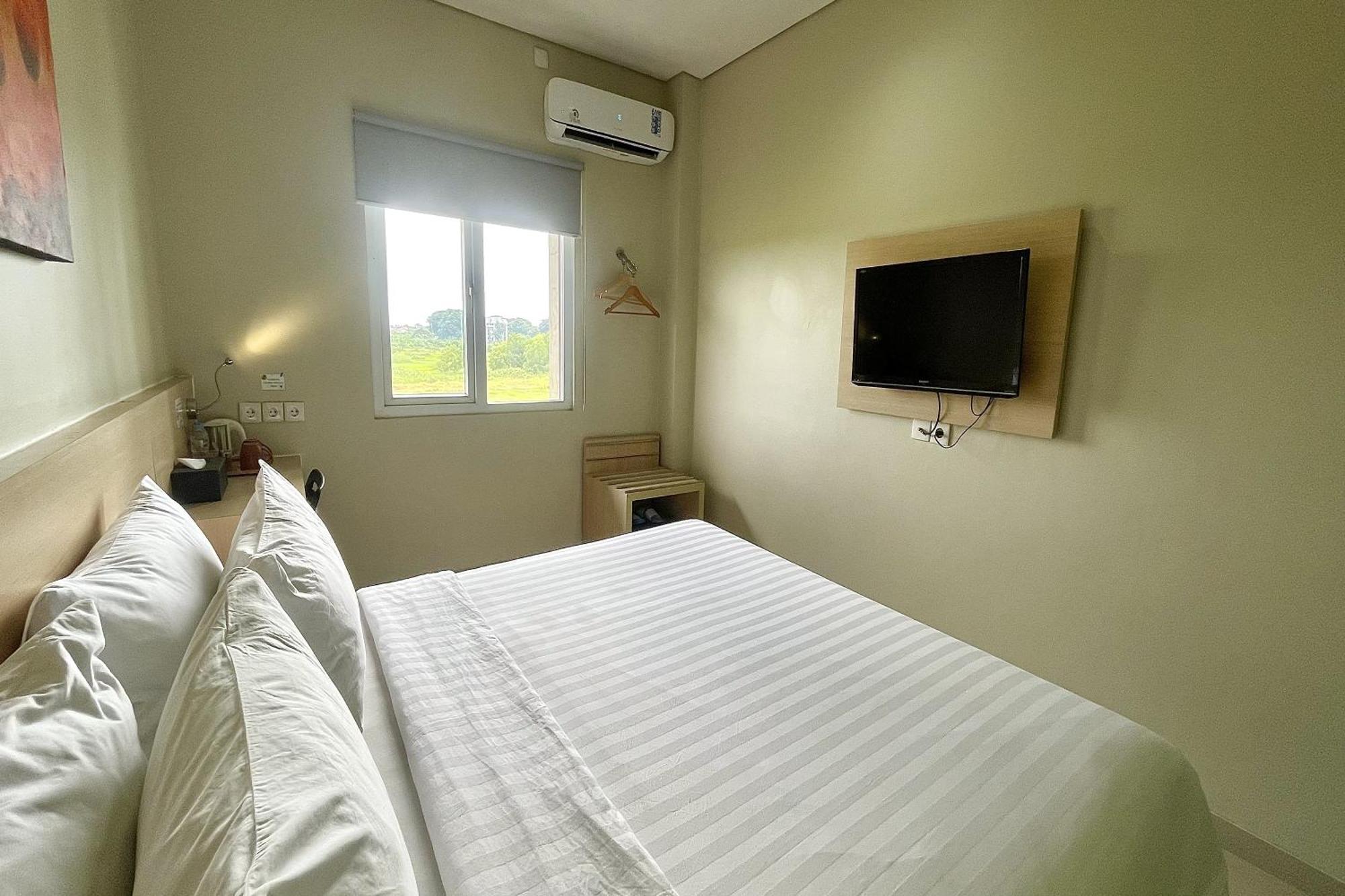 Lemo Hotel Serpong Tangerang Exterior photo