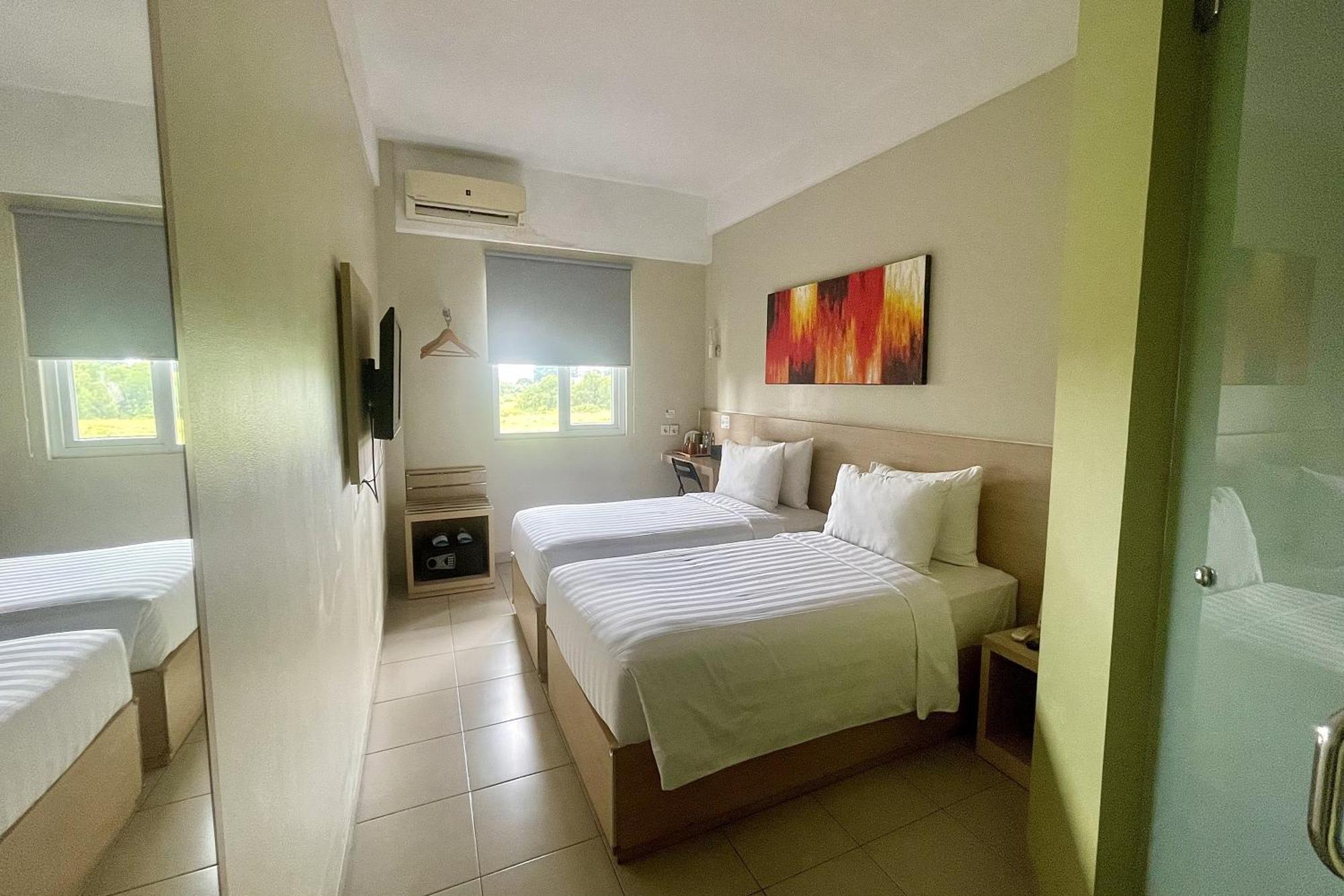 Lemo Hotel Serpong Tangerang Exterior photo