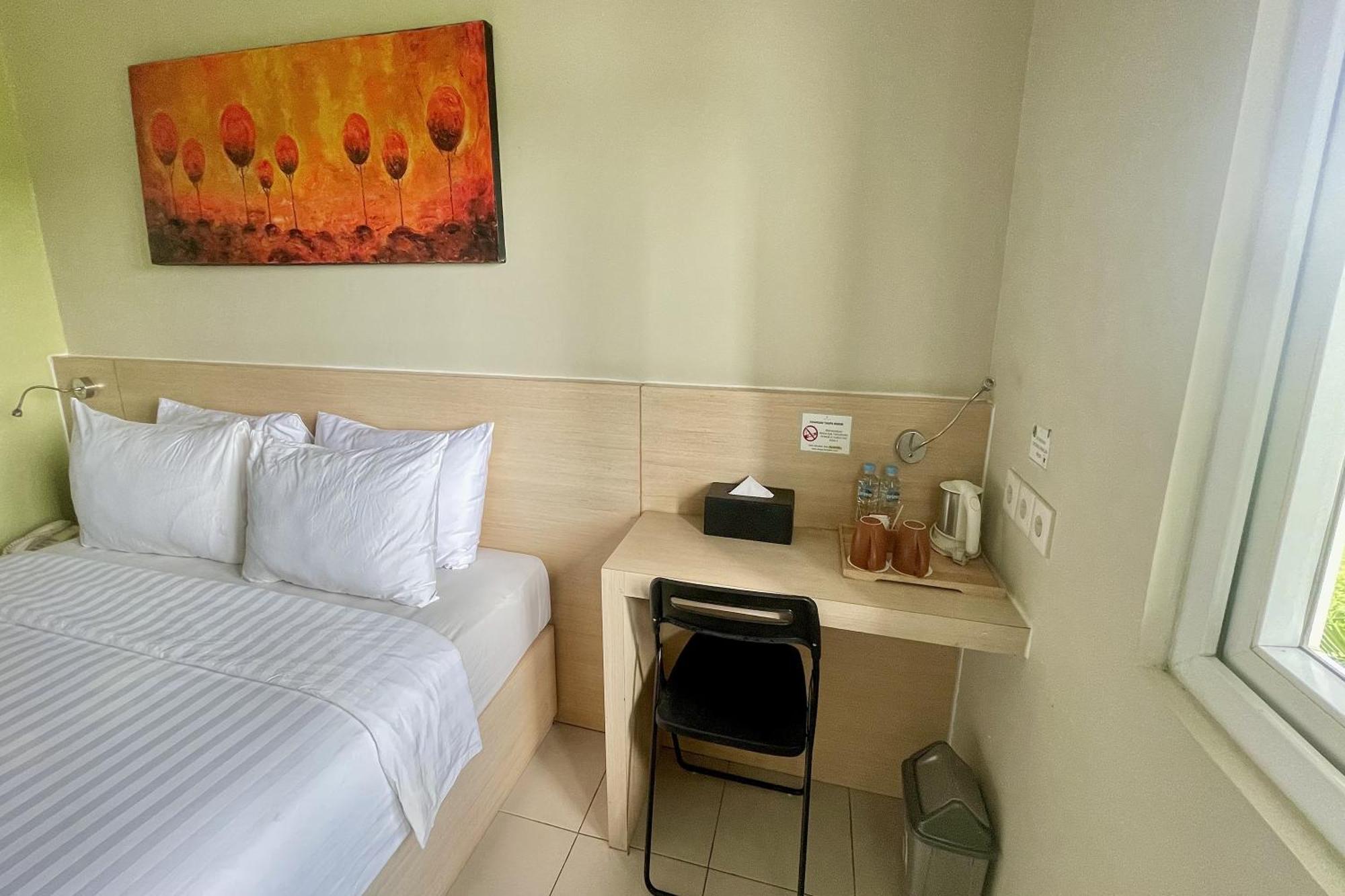Lemo Hotel Serpong Tangerang Exterior photo