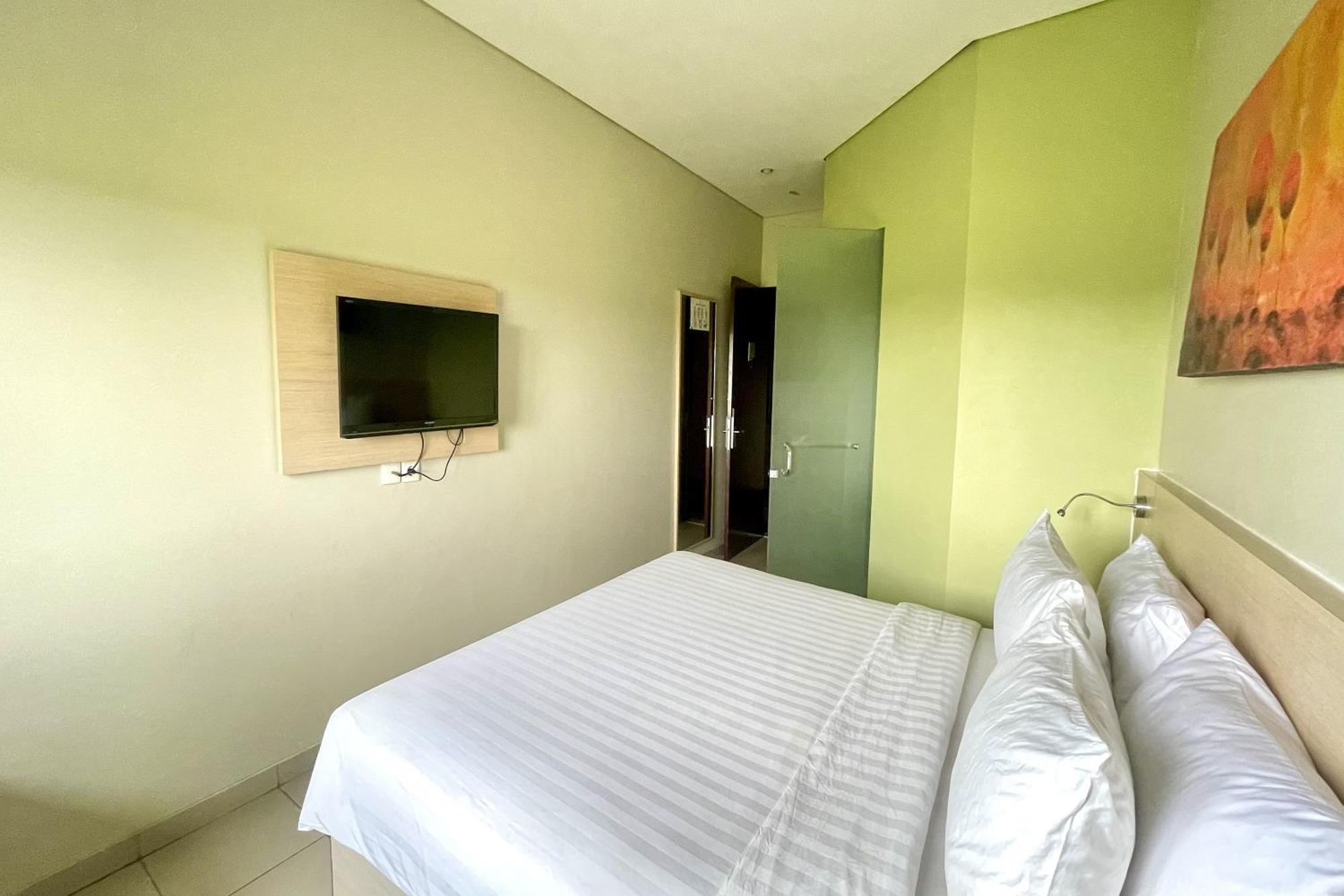 Lemo Hotel Serpong Tangerang Exterior photo