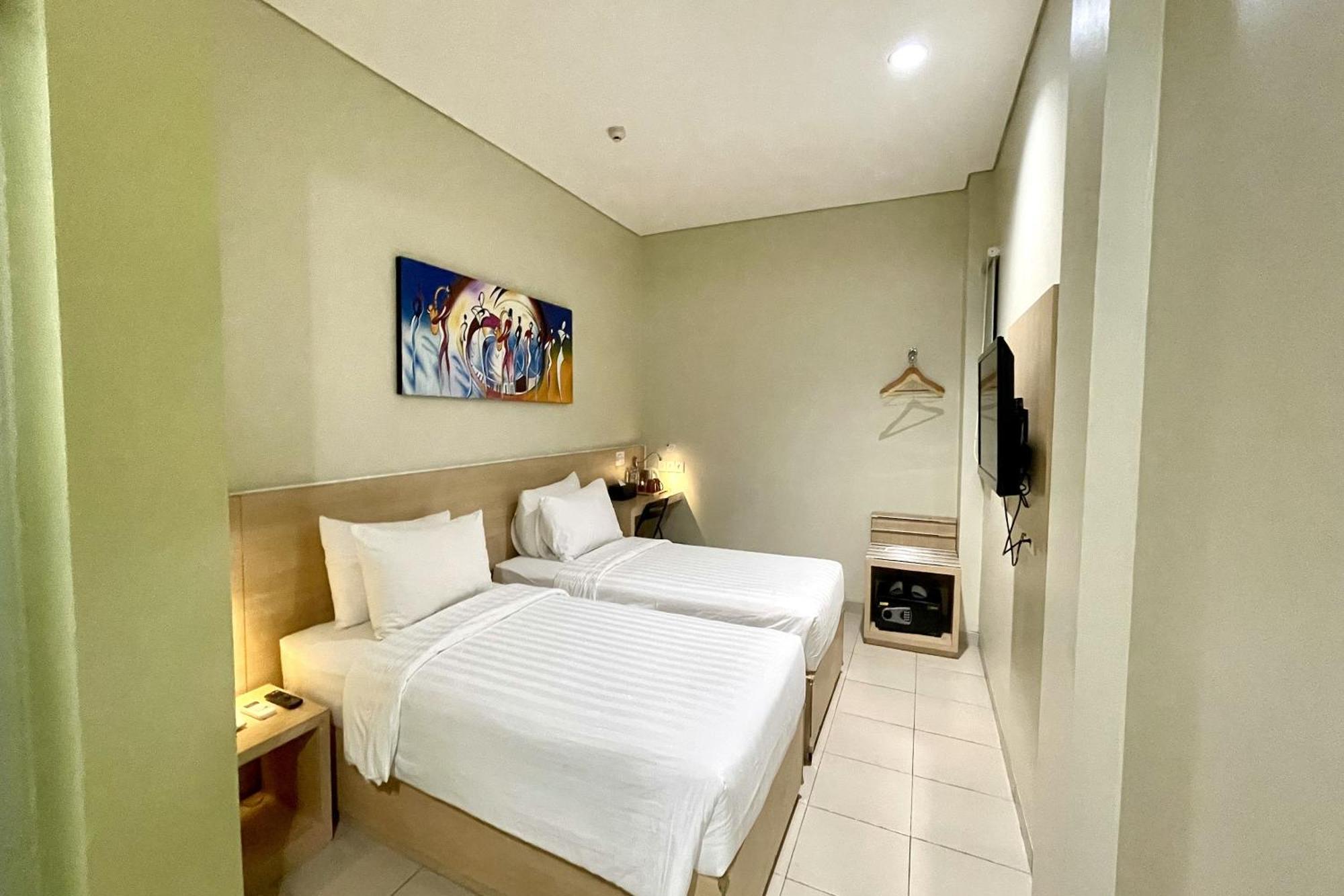 Lemo Hotel Serpong Tangerang Exterior photo