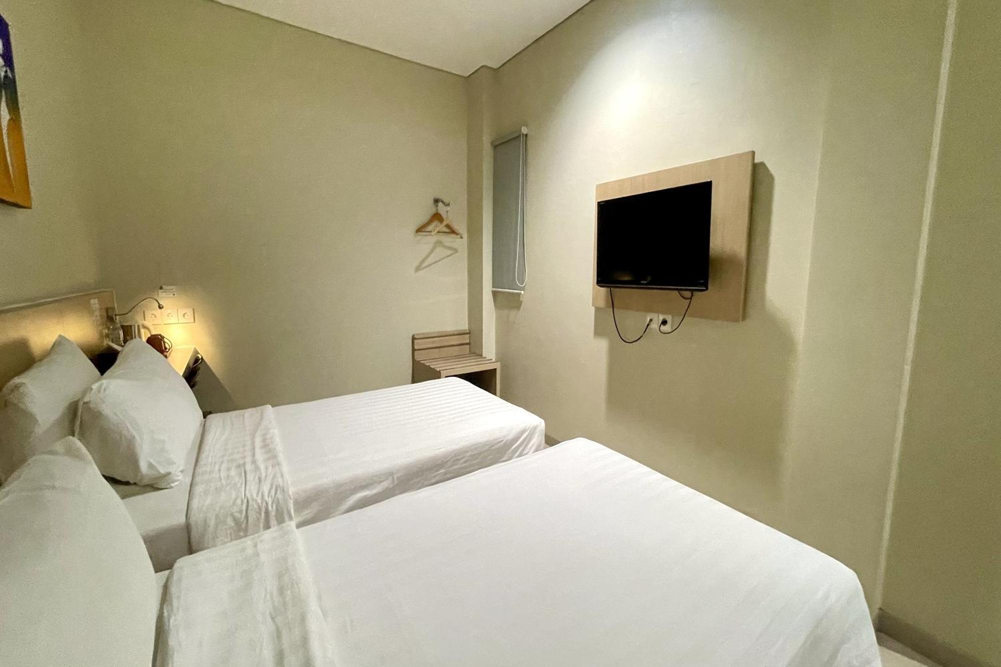 Lemo Hotel Serpong Tangerang Exterior photo