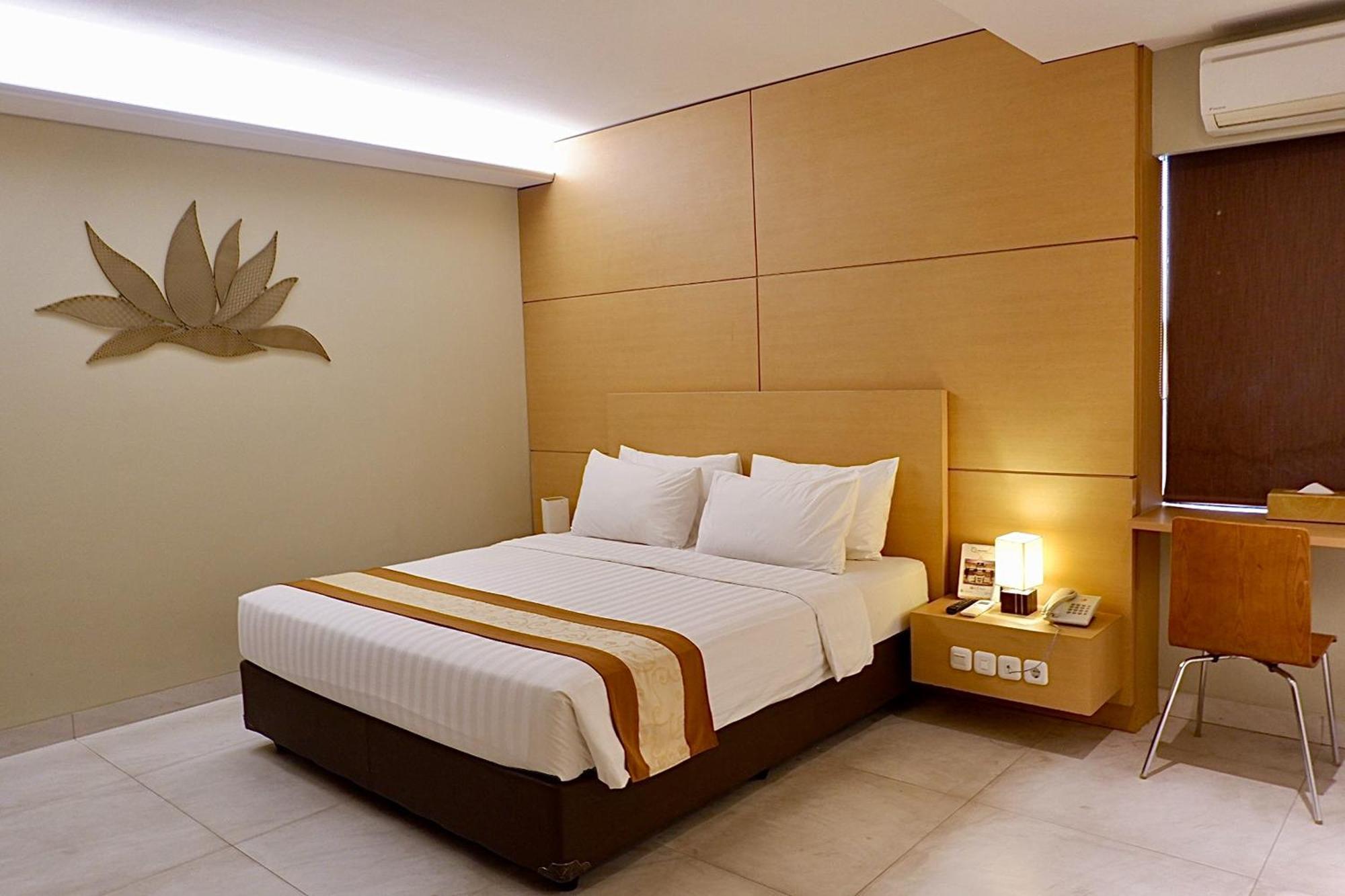 Lemo Hotel Serpong Tangerang Exterior photo