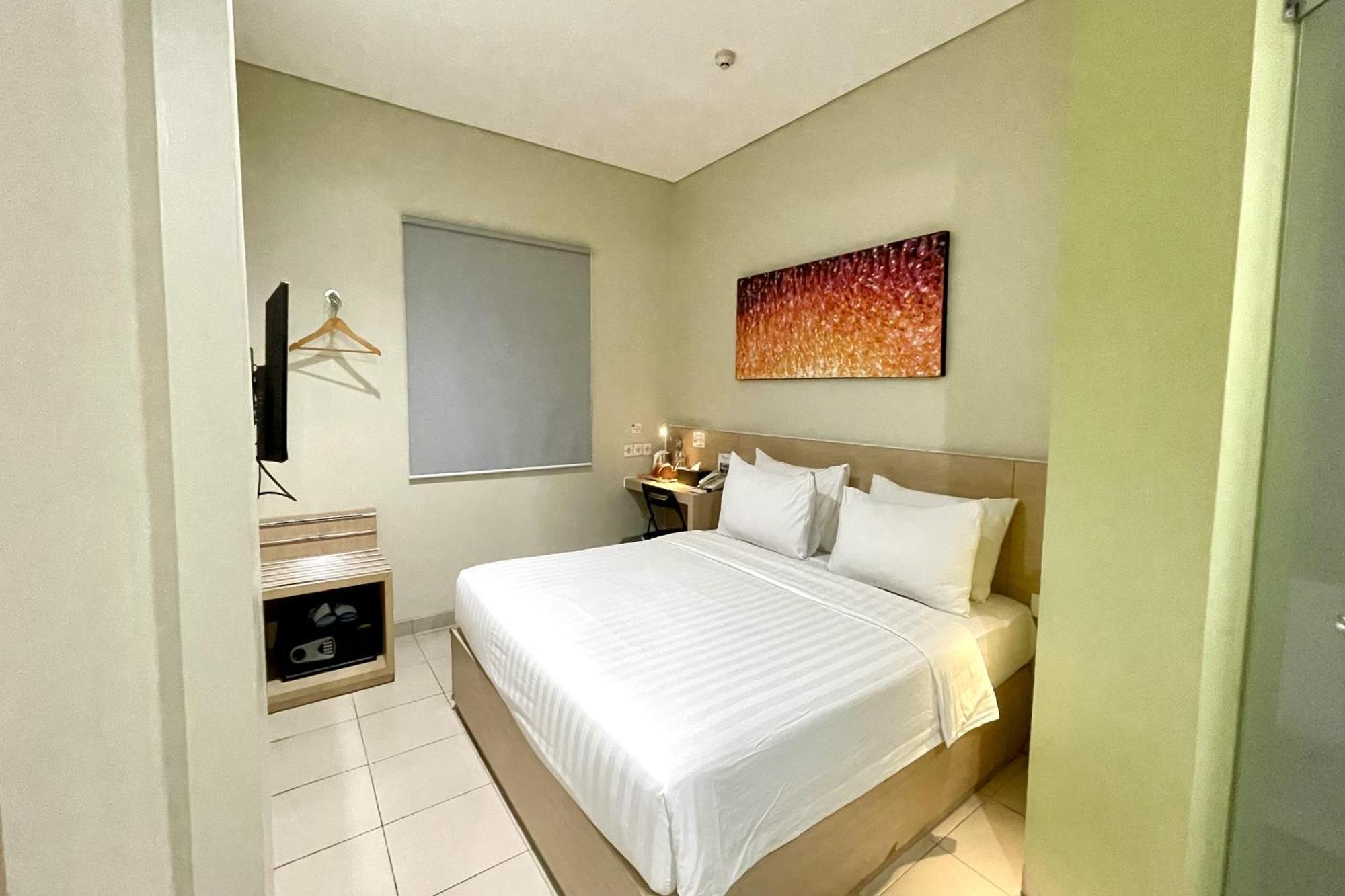 Lemo Hotel Serpong Tangerang Exterior photo