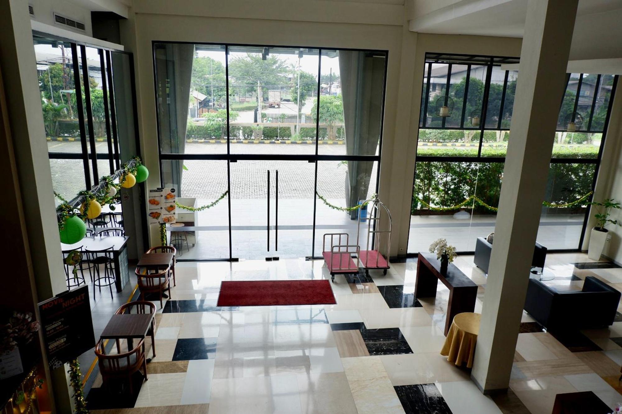 Lemo Hotel Serpong Tangerang Exterior photo