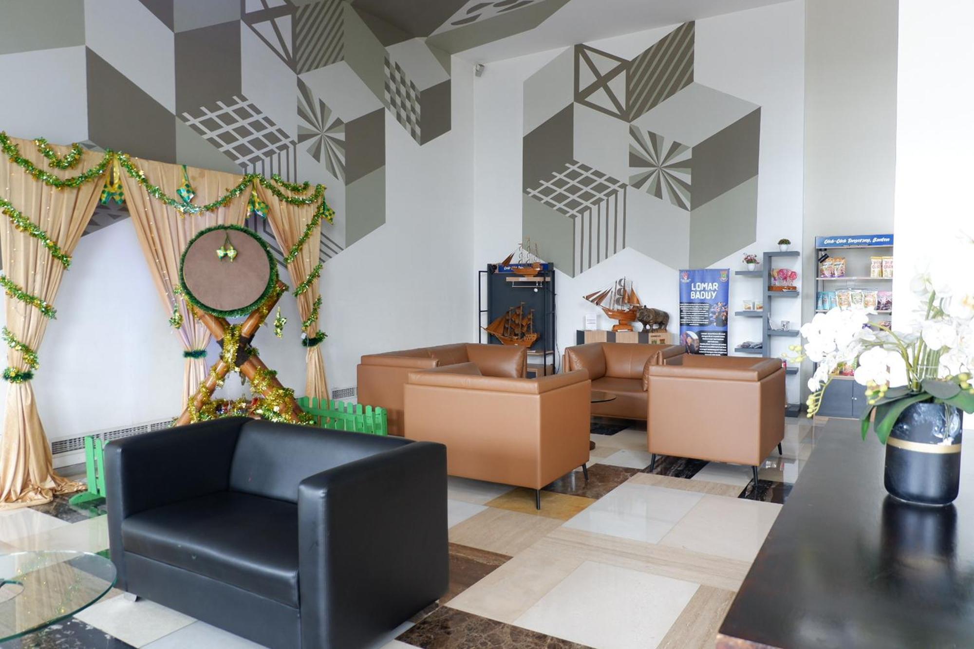 Lemo Hotel Serpong Tangerang Exterior photo